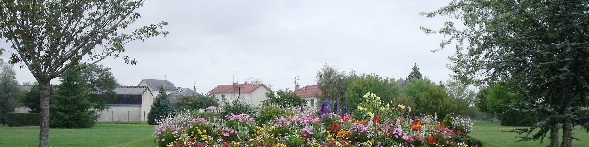 Ardentes - parterre de fleurs