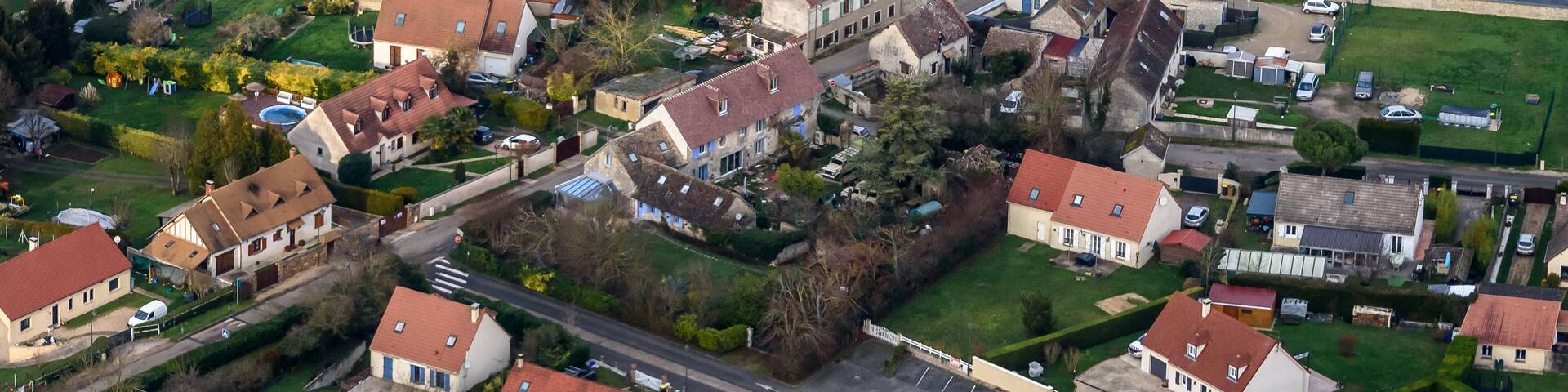 vue aérienne du village de Guainville en Eure-et-Loir en France