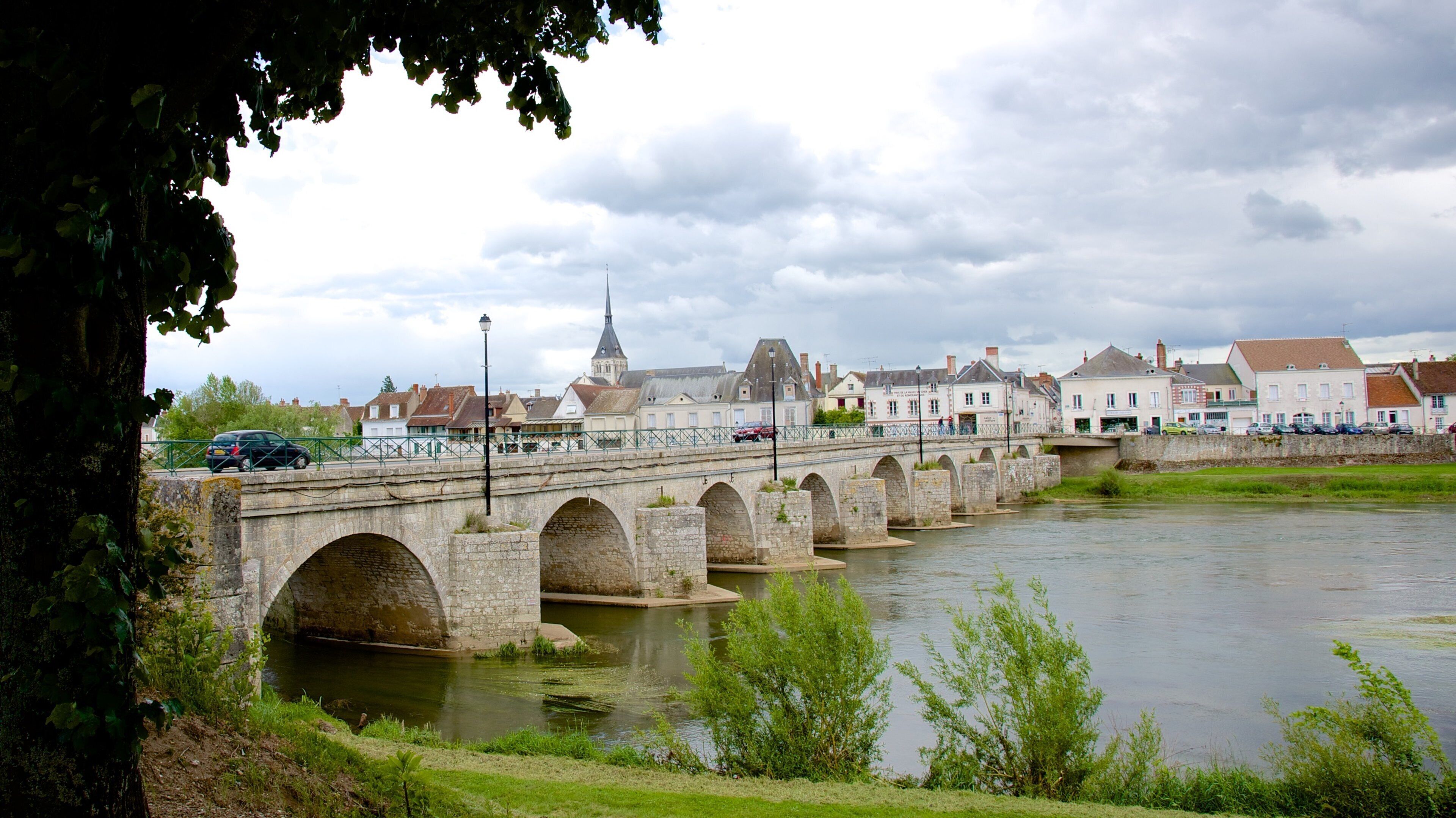 谢尔河畔塞勒斯