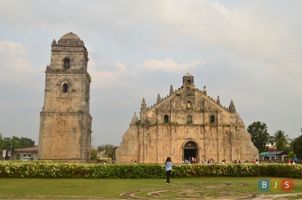 One of the many old churches in the Philippines. The belltower is detached from the main church because it aims to serve as a precaution in case of an earthquake. 

Paoay, Ilocos Norte. #philippinetourism #lonelyplanet #pilipinasdestination #philippinetourism #IlocosNorte #nationalgeographic #fotografiaunited #fotografia #ig_great_pics 

Follow:
Facebook:
/biyahengjuansided
Instagram:
@biyahengjuansided 

For more info, pls go to:
https://biyahengjuansided.com/2016/07/15/biyaheng-norte-24-places-in-4-days-in-ilocos-norte-and-ilocos-sur/