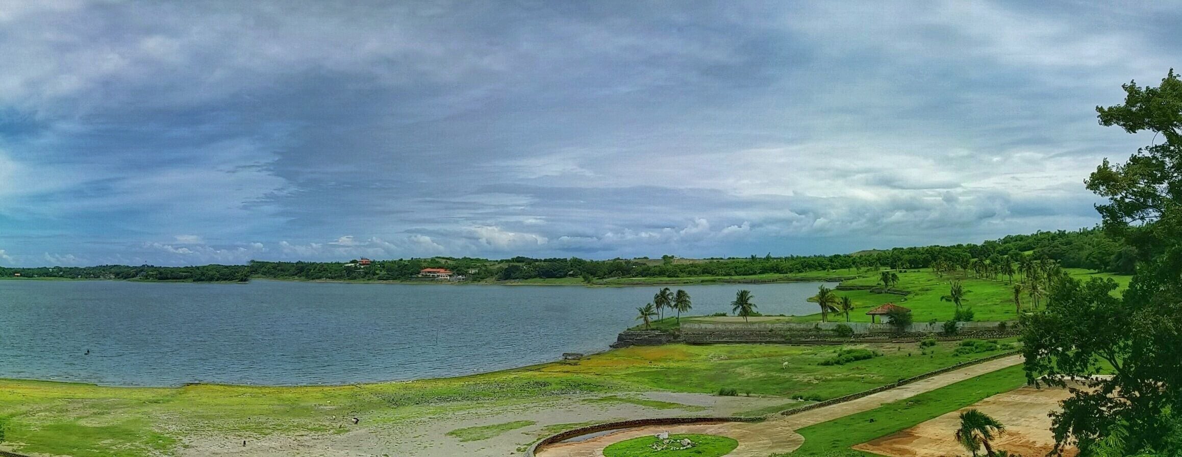 Overlooking Paoay Lake #NationalPark from the balcony of Malacanan of the North
#travel