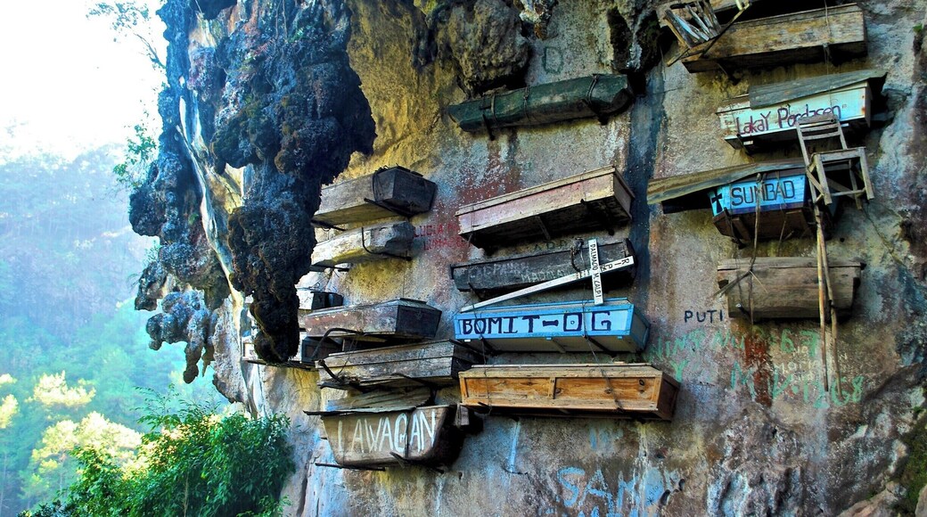 Hanging coffins in Sagada, Mountain Province.
The Sagadian ancestors believed that the souls of the departed go to heaven quicker if they are not buried six feet underground. Instead, they hang their loved ones' coffins on mountains and high grounds.
#sagada #mountainprovince #Philippines #southeastasia #asia #travel #wanderlust