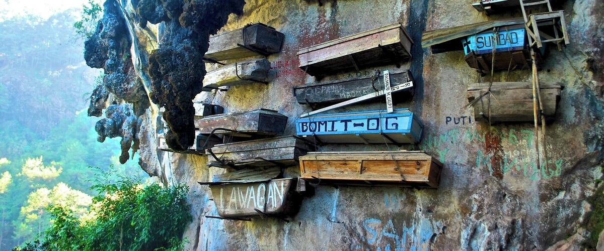 Hanging coffins in Sagada, Mountain Province.
The Sagadian ancestors believed that the souls of the departed go to heaven quicker if they are not buried six feet underground. Instead, they hang their loved ones' coffins on mountains and high grounds.
#sagada #mountainprovince #Philippines #southeastasia #asia #travel #wanderlust