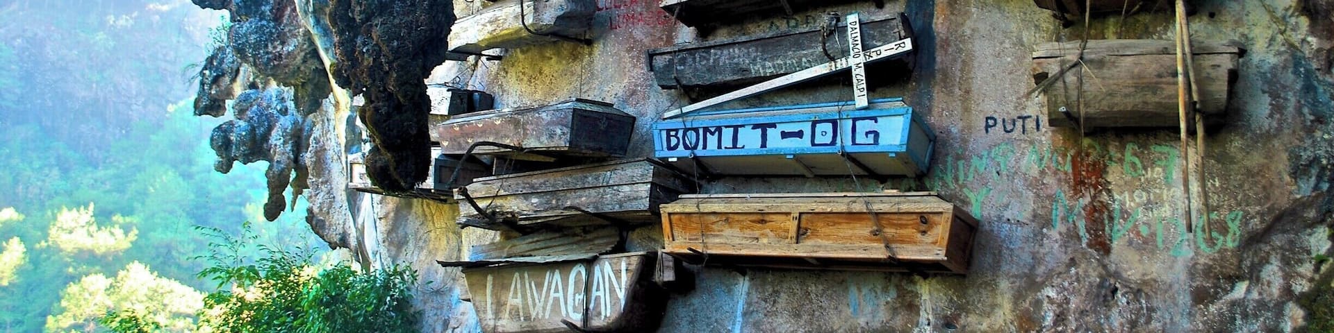 Hanging coffins in Sagada, Mountain Province.
The Sagadian ancestors believed that the souls of the departed go to heaven quicker if they are not buried six feet underground. Instead, they hang their loved ones' coffins on mountains and high grounds.
#sagada #mountainprovince #Philippines #southeastasia #asia #travel #wanderlust