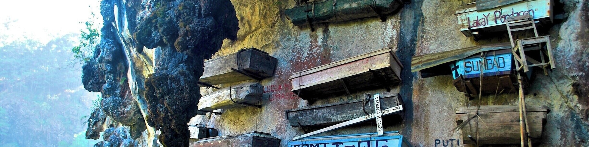 Hanging coffins in Sagada, Mountain Province.
The Sagadian ancestors believed that the souls of the departed go to heaven quicker if they are not buried six feet underground. Instead, they hang their loved ones' coffins on mountains and high grounds.
#sagada #mountainprovince #Philippines #southeastasia #asia #travel #wanderlust