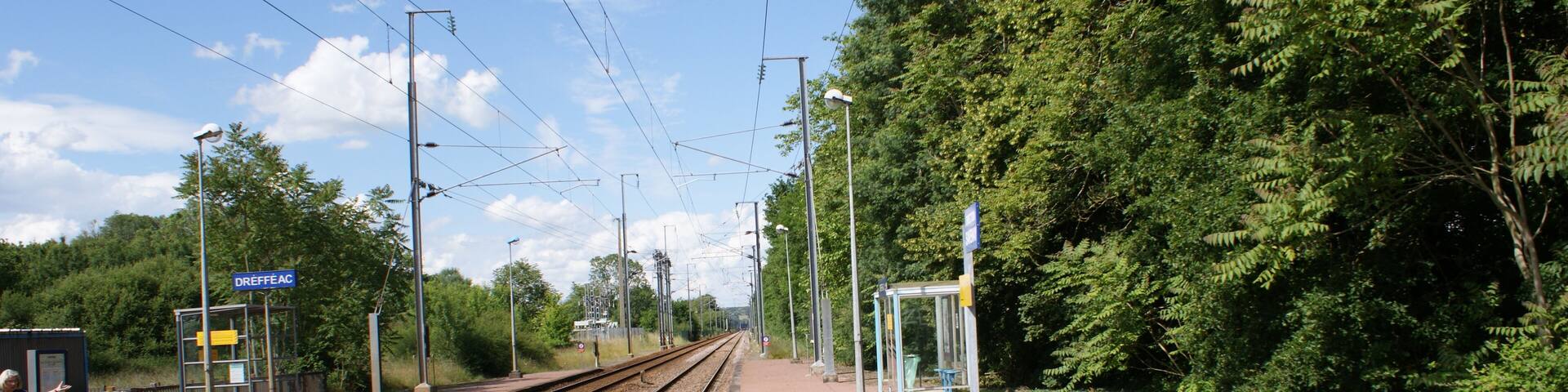Gare de Drefféac, voies et quais en direction de Redon.