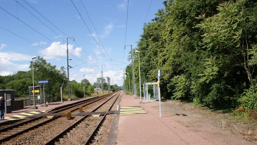 Gare de Drefféac, voies et quais en direction de Redon.
