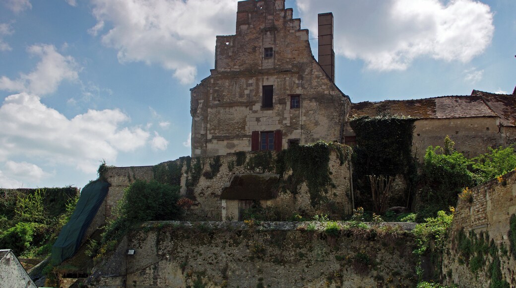 Châtillon-sur-Indre (Indre) Ensemble castral (à partir de fin 12ème).