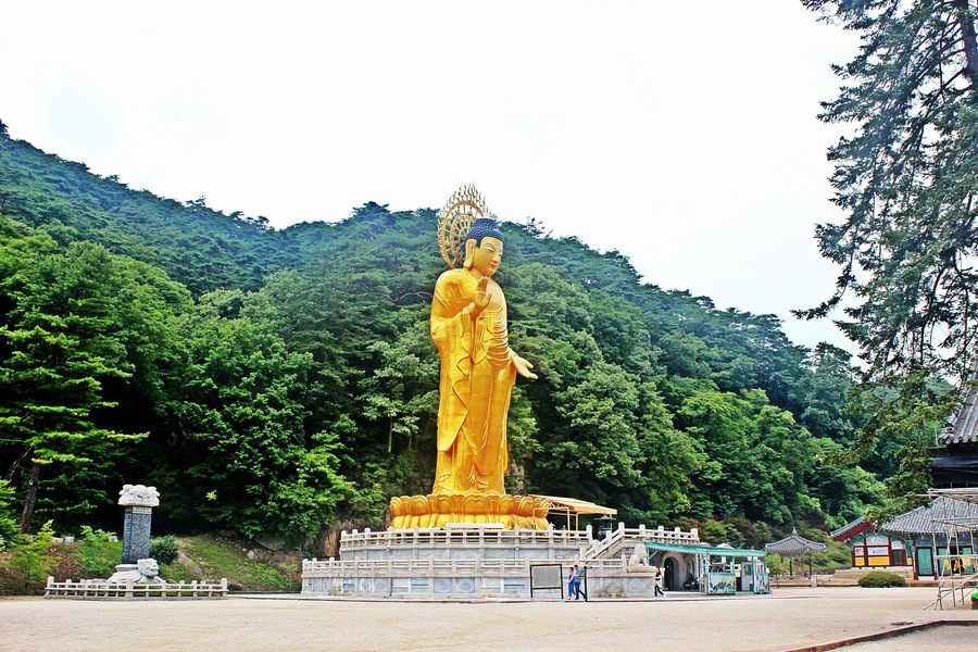 This media shows the cultural heritage monument in South Korea with the number: