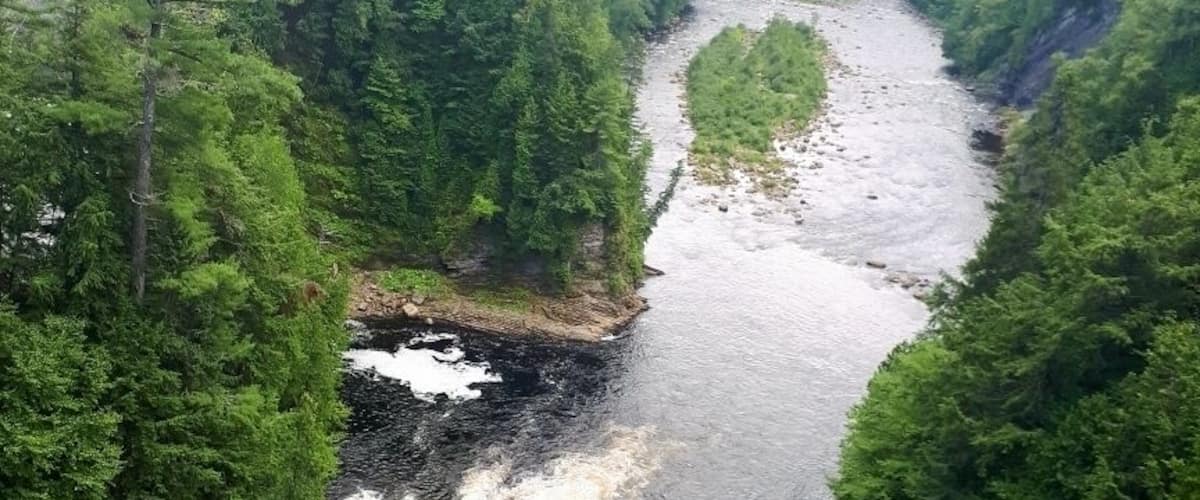 We were walking around when we discovered this beautiful scenary. The canyon is a very nice place to go walk in nature and fall in love with its beauty!
#river
