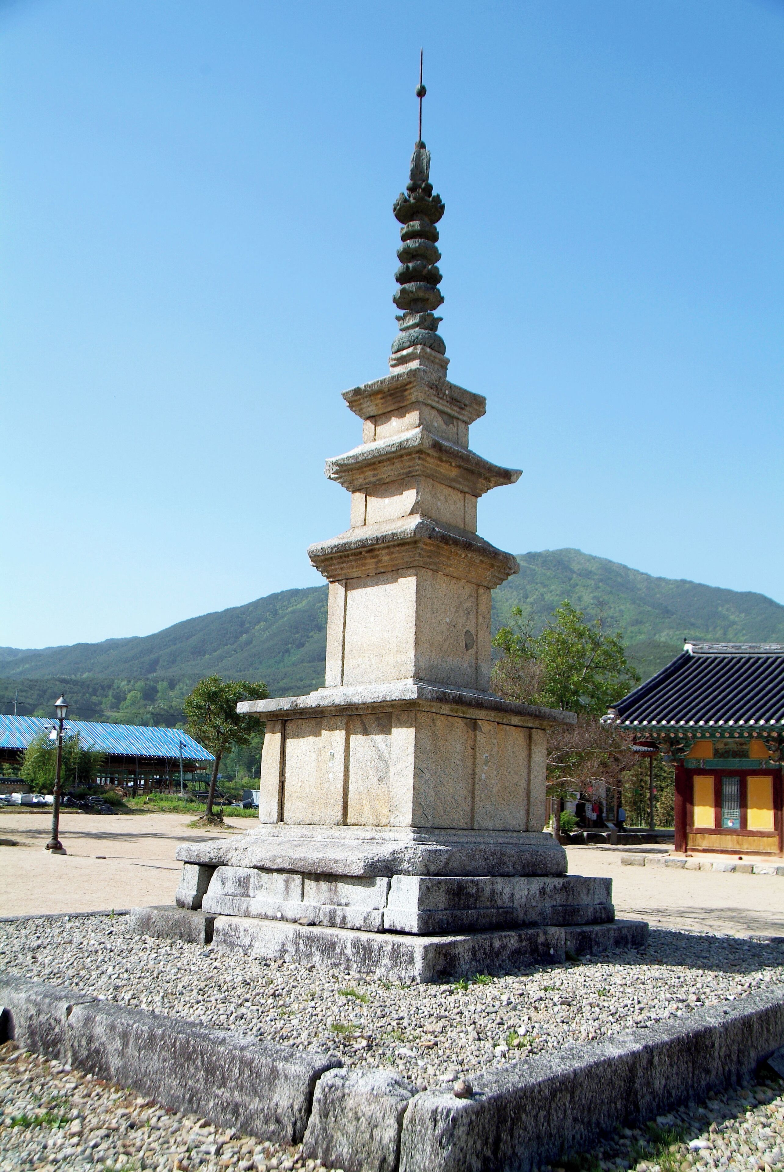This media shows the cultural heritage monument in South Korea with the number: