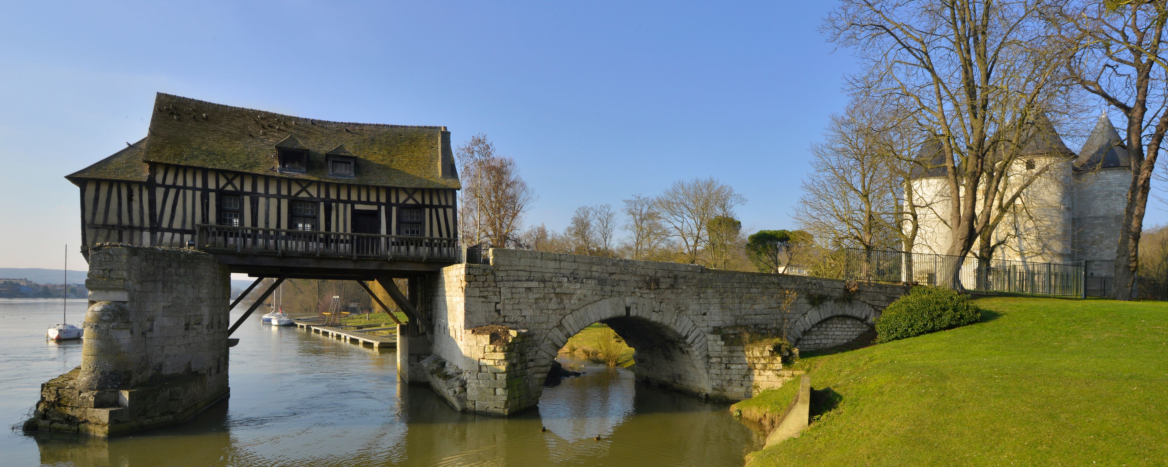 Panoramique la maison et le château de Vernon (27200), Eure en Normandie, France