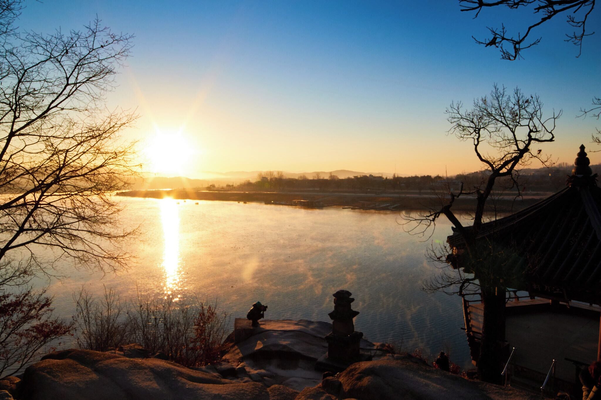 500px provided description: Sunrise ???, ??? [#nature ,#river ,#sun ,#outdoor ,#beautiful ,#wild ,#natural light ,#nature photograph ,#Korea ,#Sunrise]