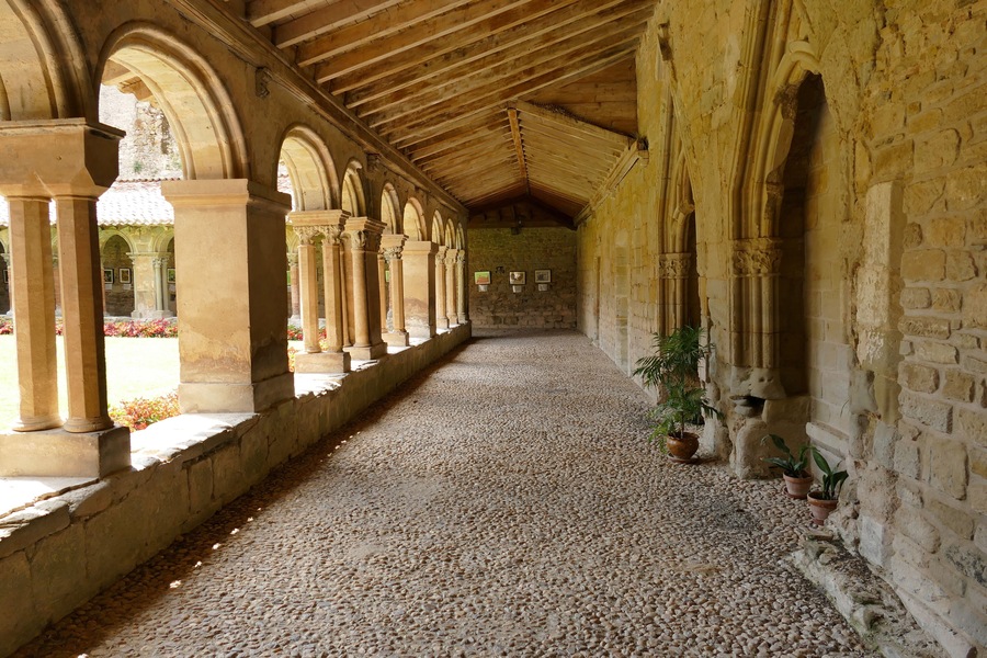 Le cloître de l’ancienne cathédrale Saint-Papoul