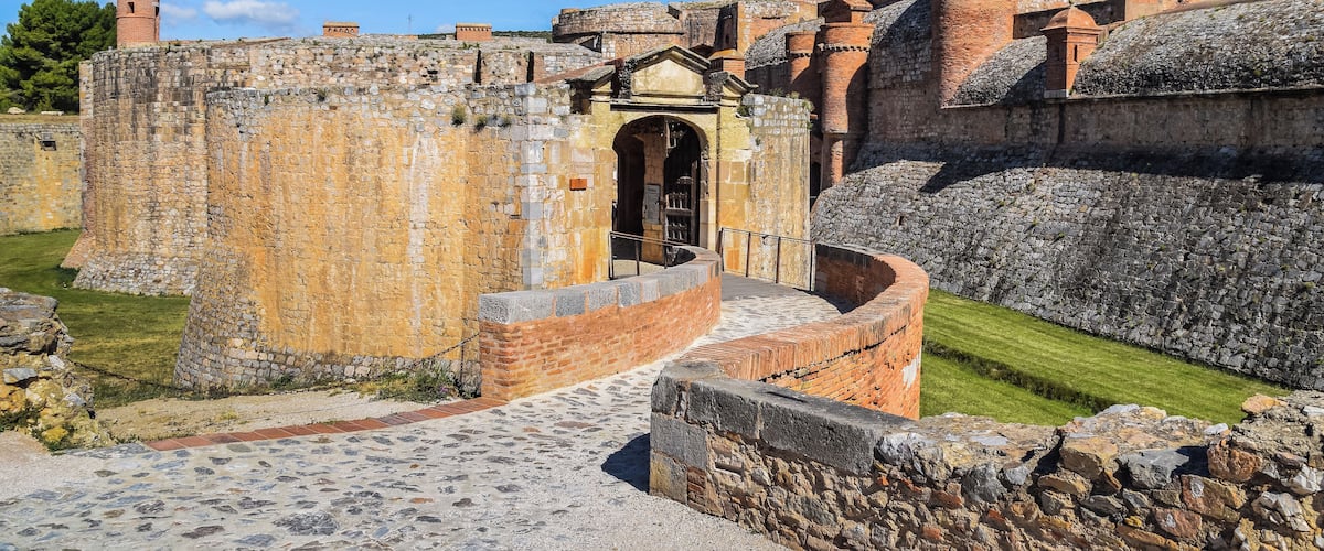 This building is indexed in the Base Mérimée, a database of architectural heritage maintained by the French Ministry of Culture, under the reference PA00104129 .