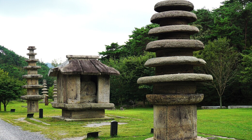 This media shows the cultural heritage monument in South Korea with the number: