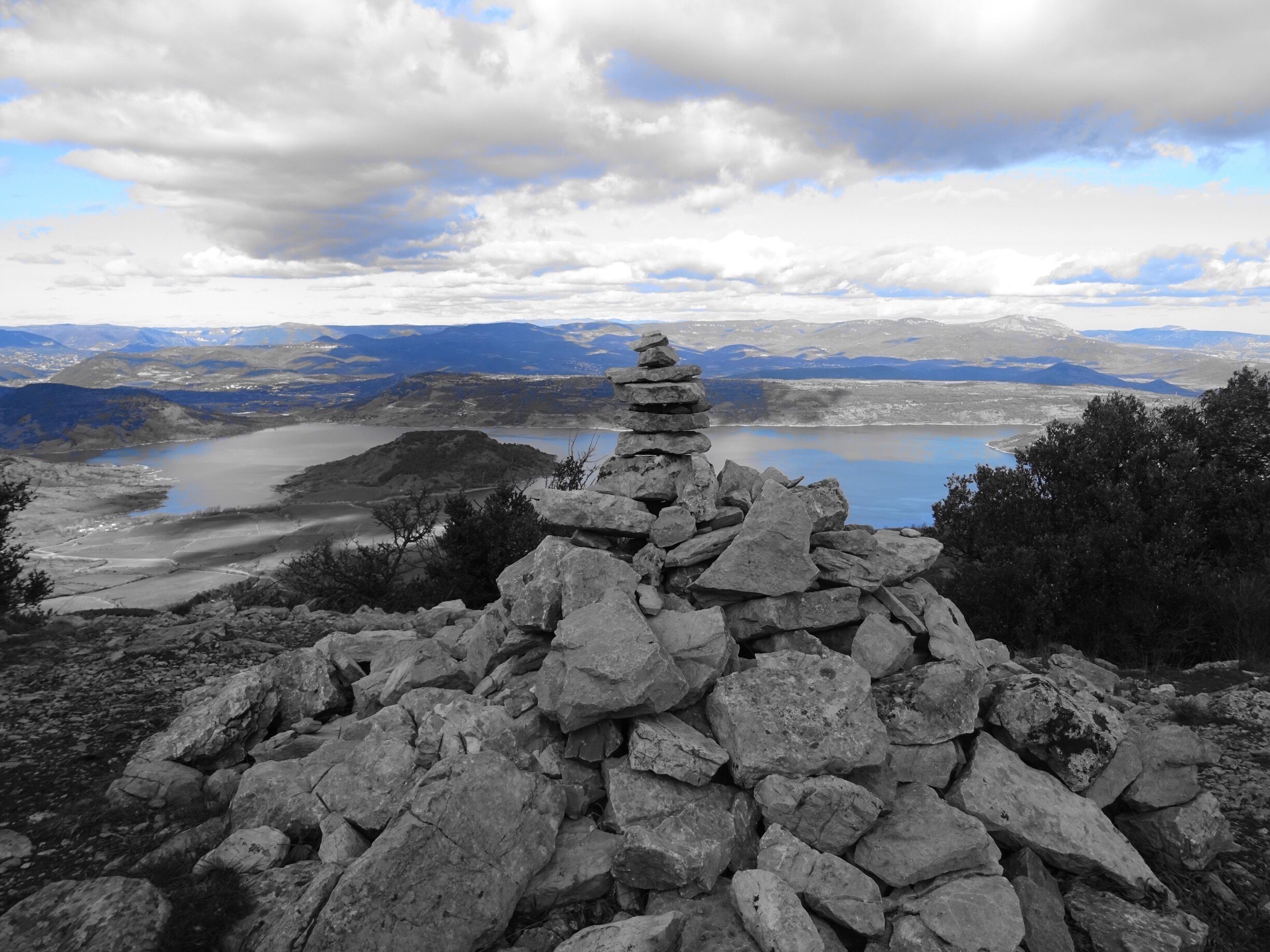 Le lac du salagou vu du mont Liausson