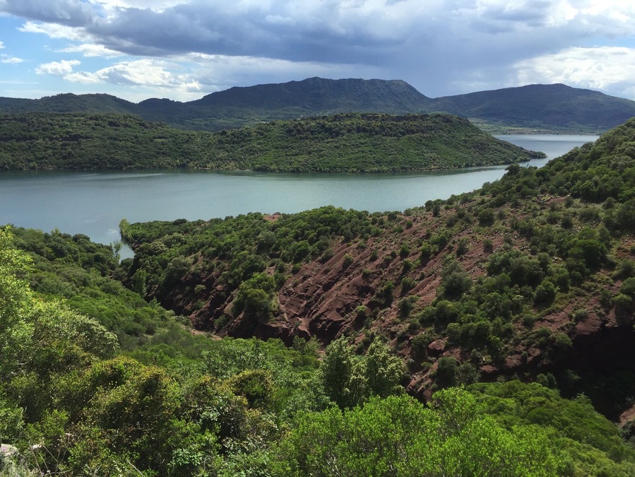 Lac du Salagou / Salagou Lake
Artificial lake created at the end of the 1960s and surrounded by hills formed from red rock