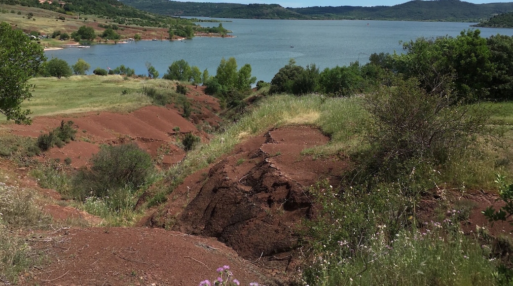 Lac du Salagou / Salagou Lake
Artificial lake created at the end of the 1960s and surrounded by hills formed from red rock