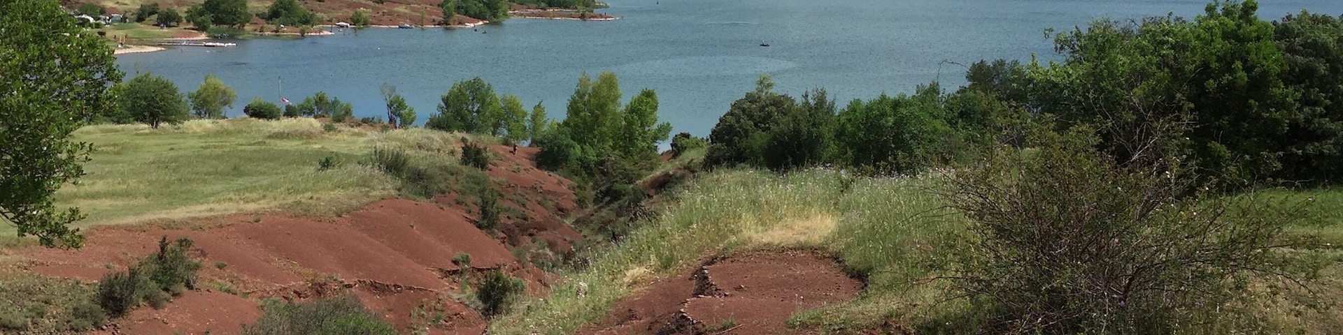 Lac du Salagou / Salagou Lake
Artificial lake created at the end of the 1960s and surrounded by hills formed from red rock