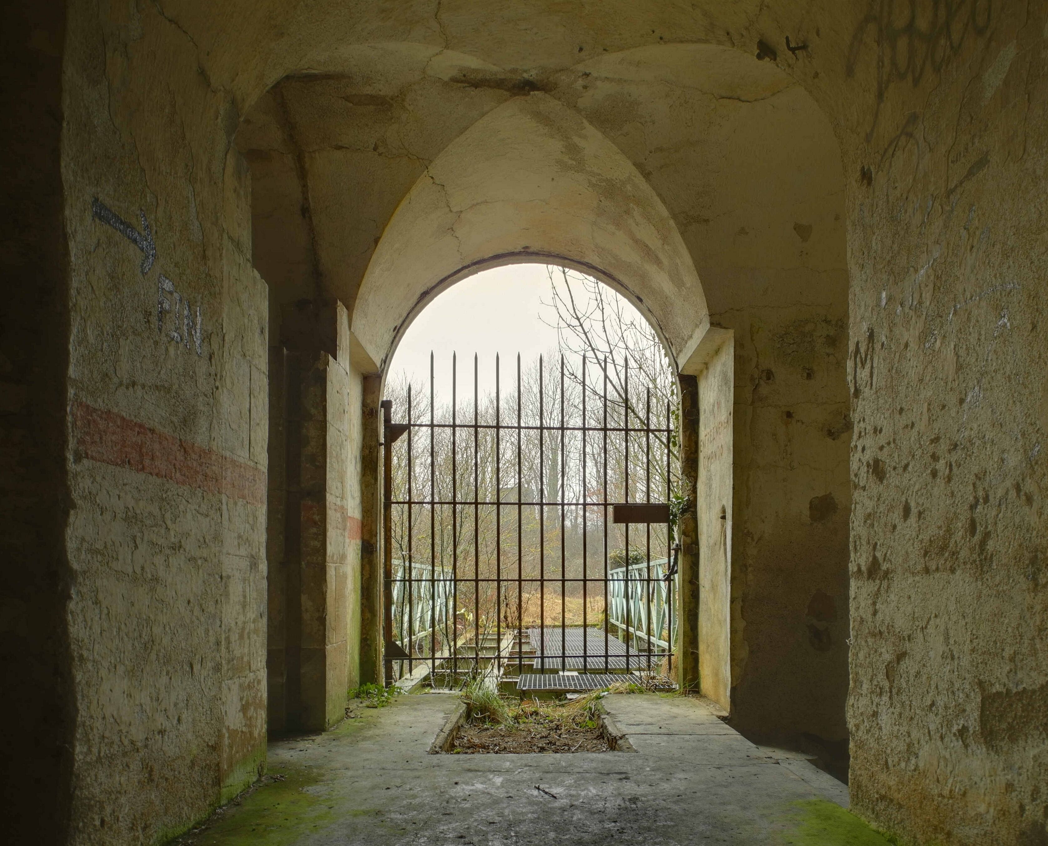 This file was uploaded with Commonist. Ouvrage de Chèvremont : l'entrée principale (HDR).