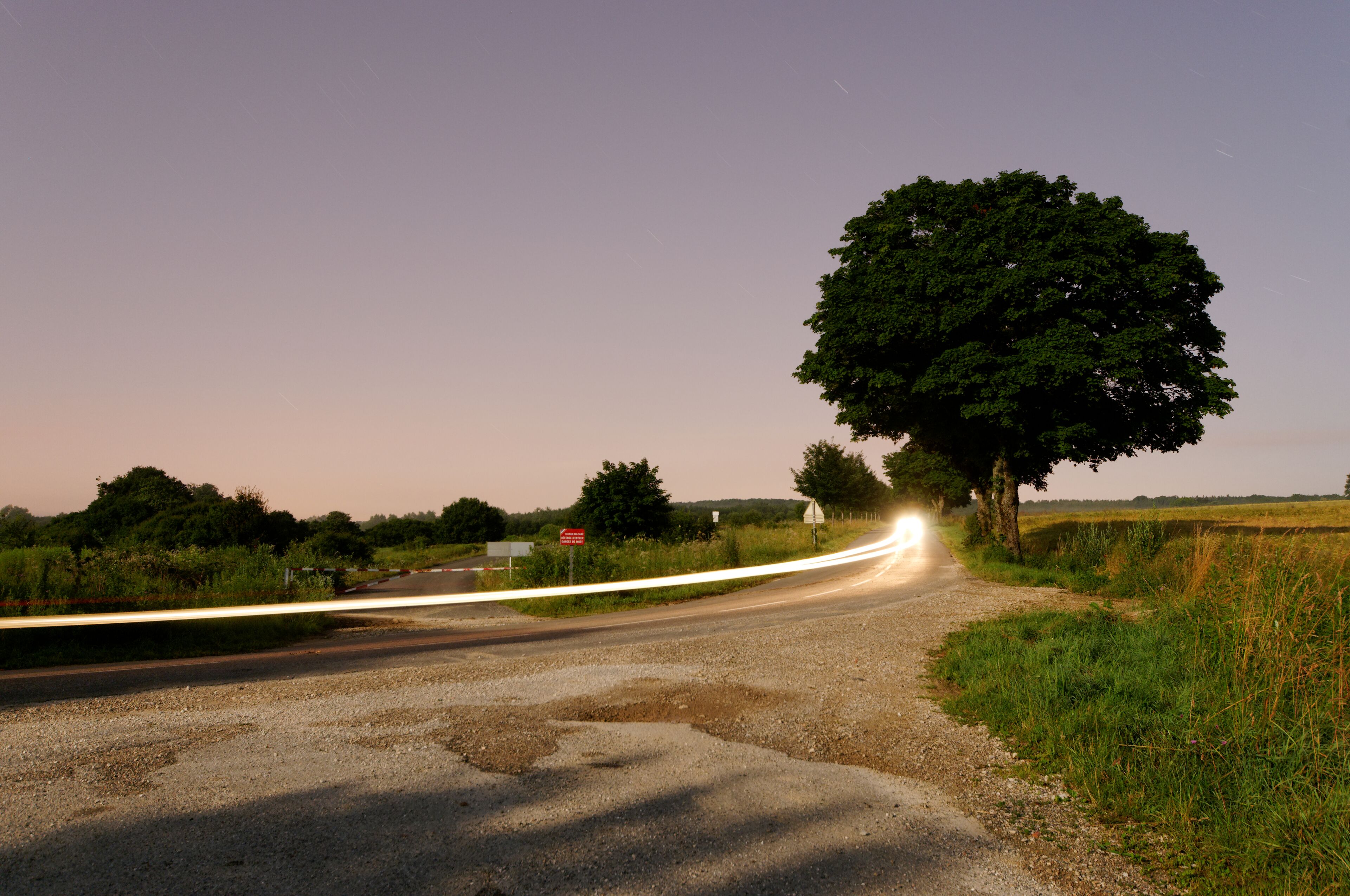 This file was uploaded with Commonist. This photograph was taken with a Nikon D300. Croisement de plusieurs routes (sous le clair de Lune).