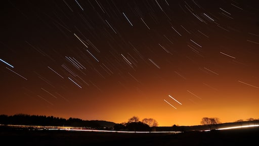 Startrails created from 14 photos (2 minutes of exposure).