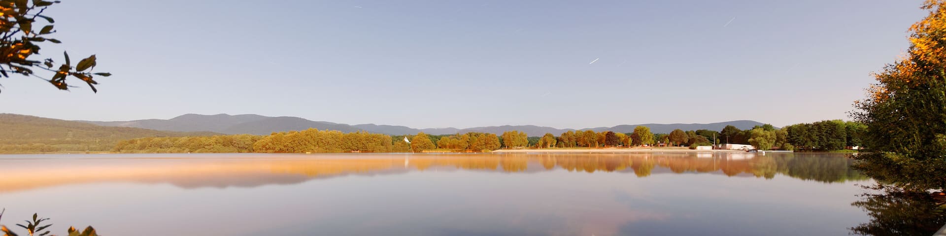 This file was uploaded with Commonist. This photograph was taken with a Nikon D300. Le lac du Malsaucy (sous le clair de Lune).