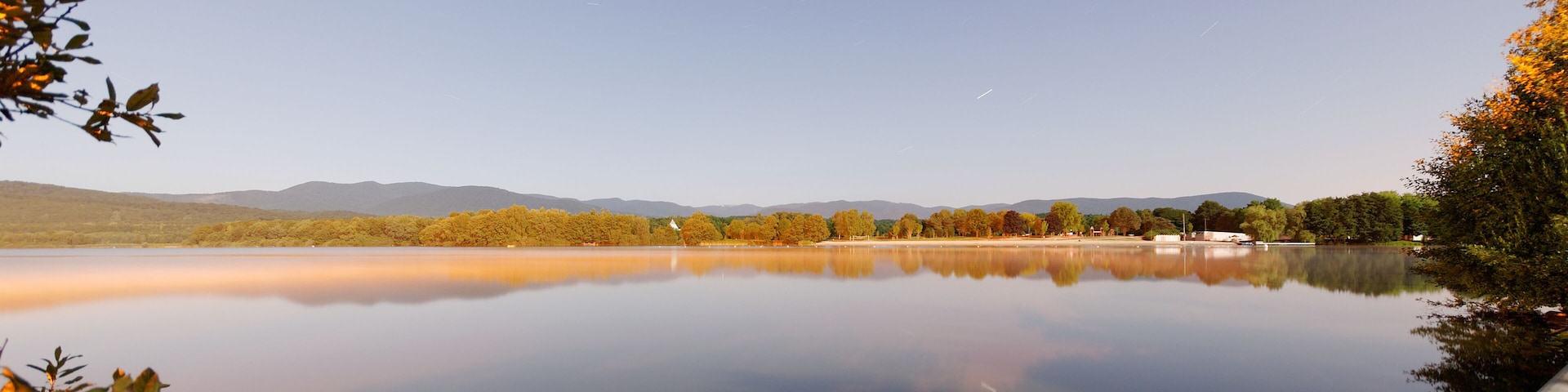 This file was uploaded with Commonist. This photograph was taken with a Nikon D300. Le lac du Malsaucy (sous le clair de Lune).
