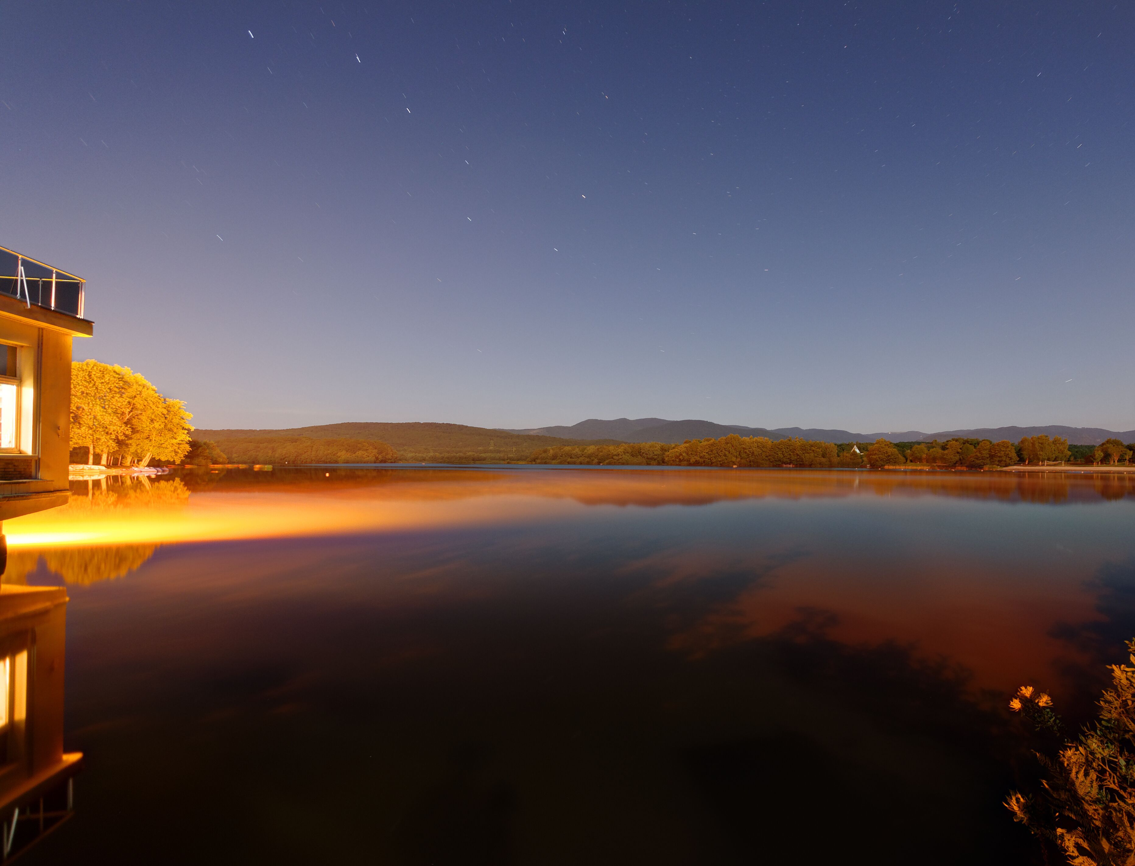 This file was uploaded with Commonist. This photograph was taken with a Nikon D300. Le lac du Malsaucy (sous le clair de Lune).