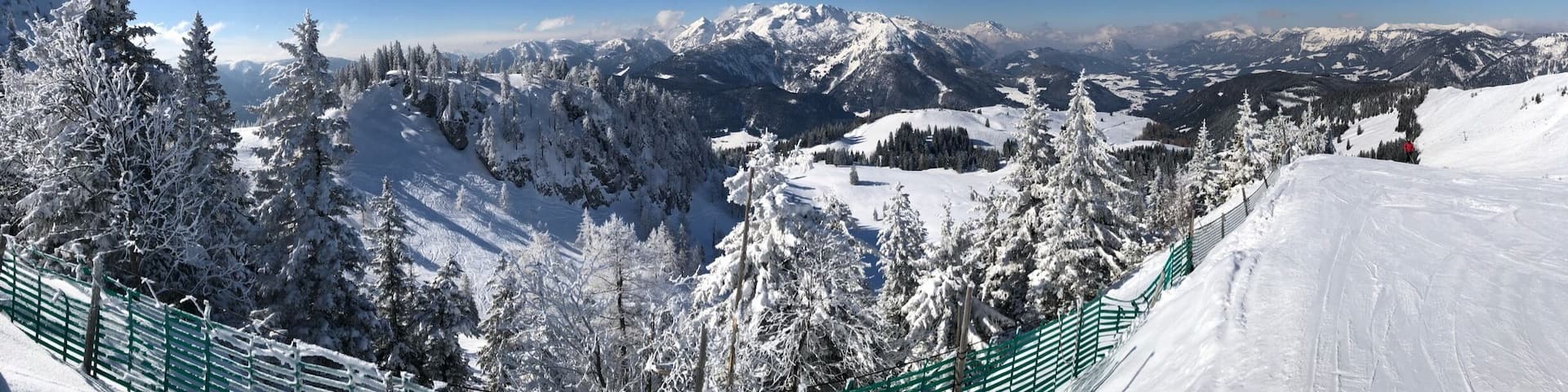 Nice weather for skiing #austria #gosau #europe #iphonex #iphone #panorama #sun #sunny #skiing #snow #brendanvanson #nature #upperaustria #fun #sport #goodtimes #BvSBlue