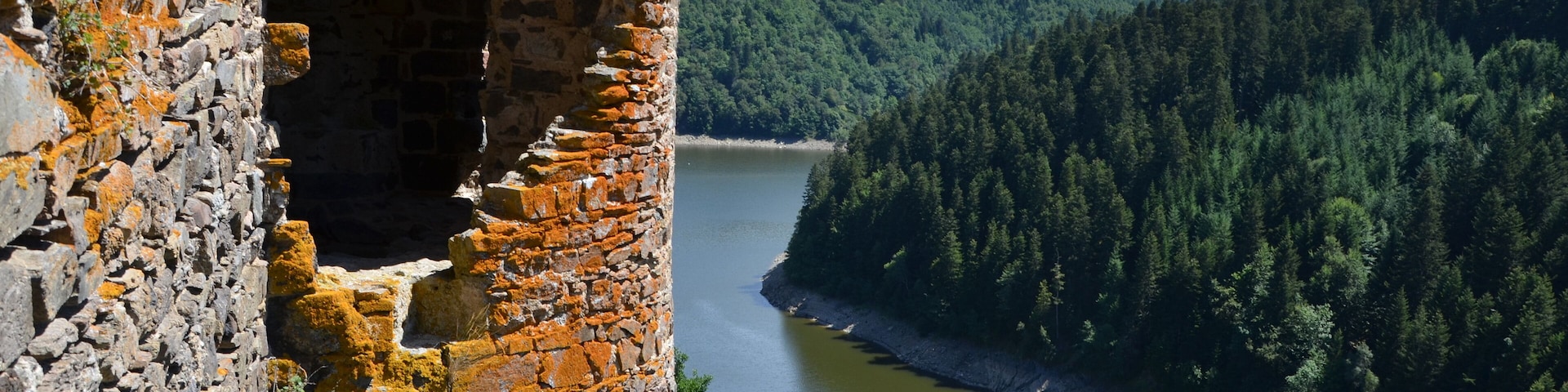 This building is indexed in the Base Mérimée, a database of architectural heritage maintained by the French Ministry of Culture, under the reference PA00093431 .