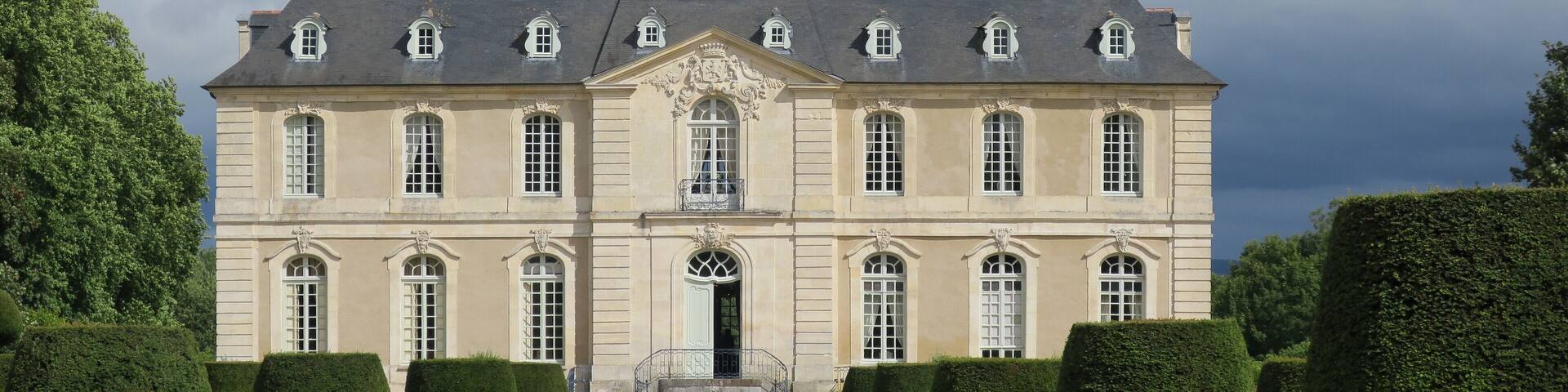 This building is indexed in the Base Mérimée, a database of architectural heritage maintained by the French Ministry of Culture, under the reference PA00111786 .