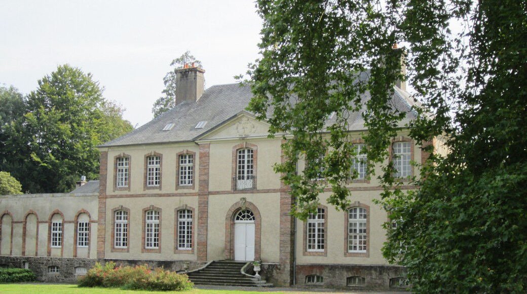 This building is indexed in the Base Mérimée, a database of architectural heritage maintained by the French Ministry of Culture, under the reference PA00110351 .