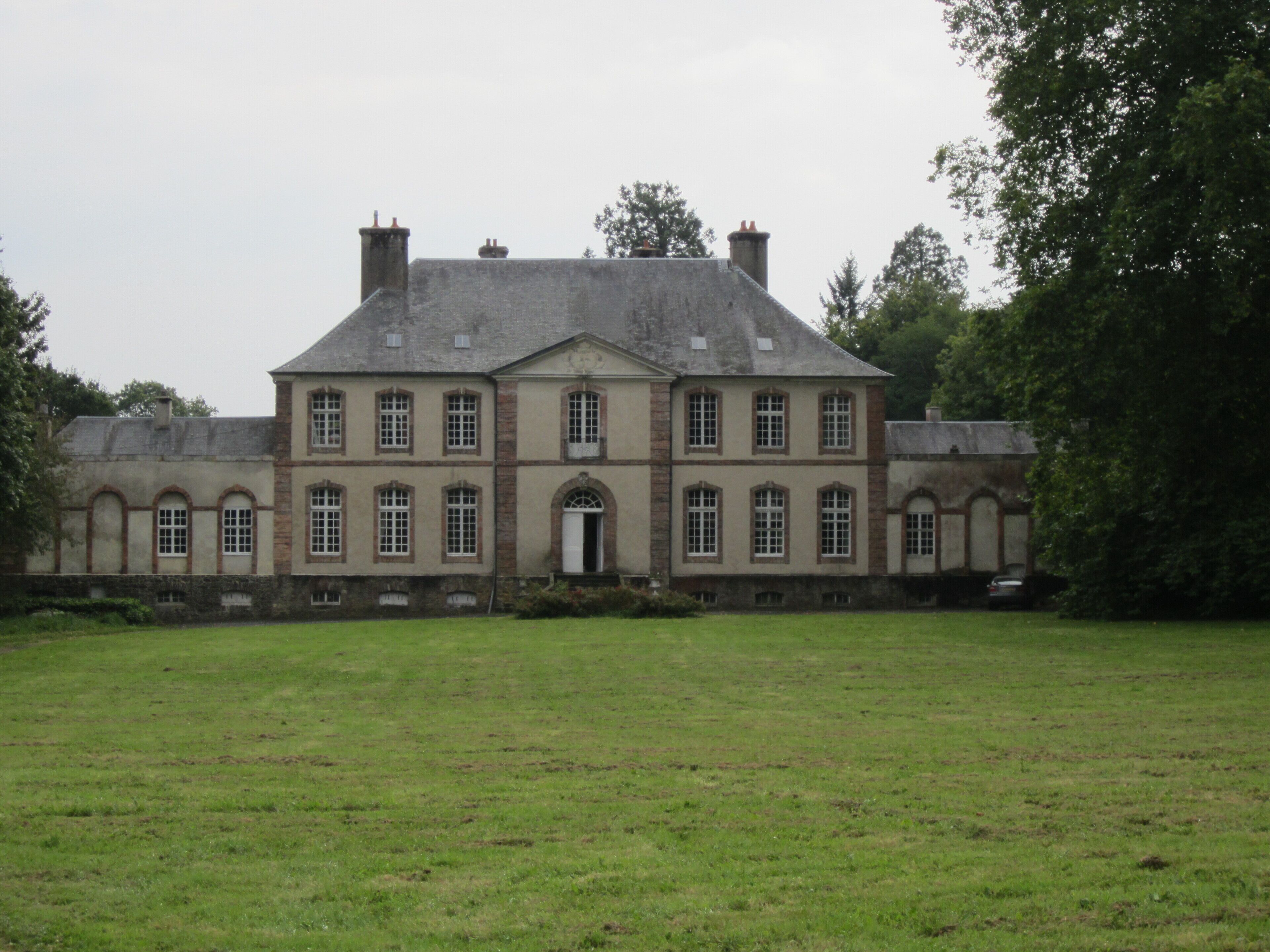 This building is indexed in the Base Mérimée, a database of architectural heritage maintained by the French Ministry of Culture, under the reference PA00110351 .