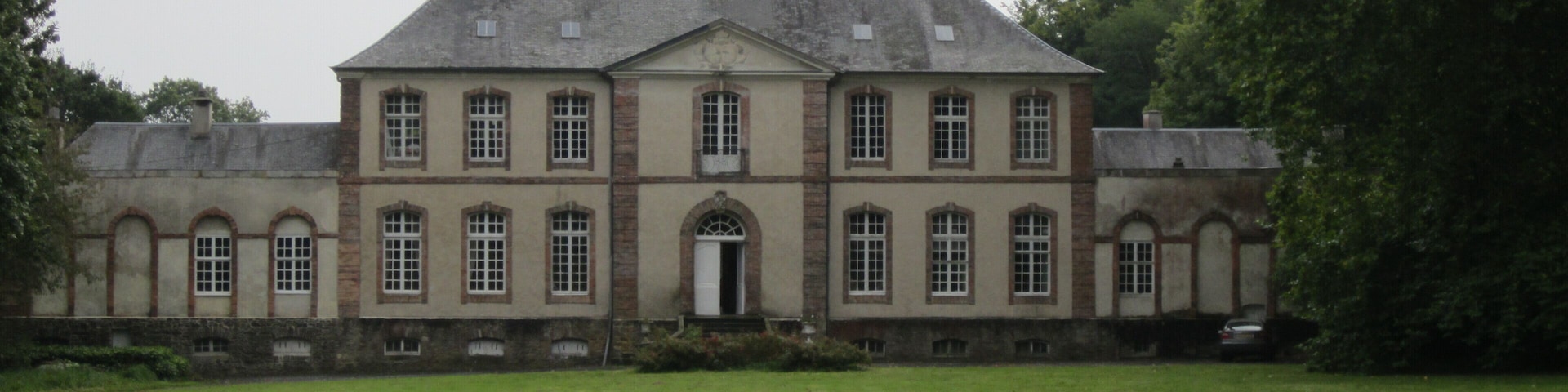 This building is indexed in the Base Mérimée, a database of architectural heritage maintained by the French Ministry of Culture, under the reference PA00110351 .