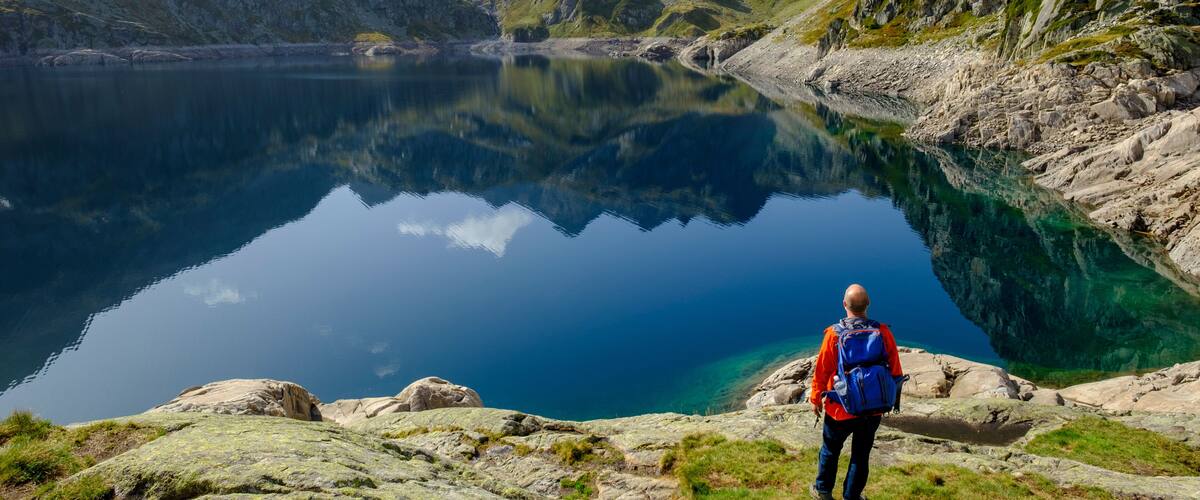 France, Pyrenees-Atlantiques, Laruns, Lone hiker at Lac?dArtouste?in?Ossau?Valley