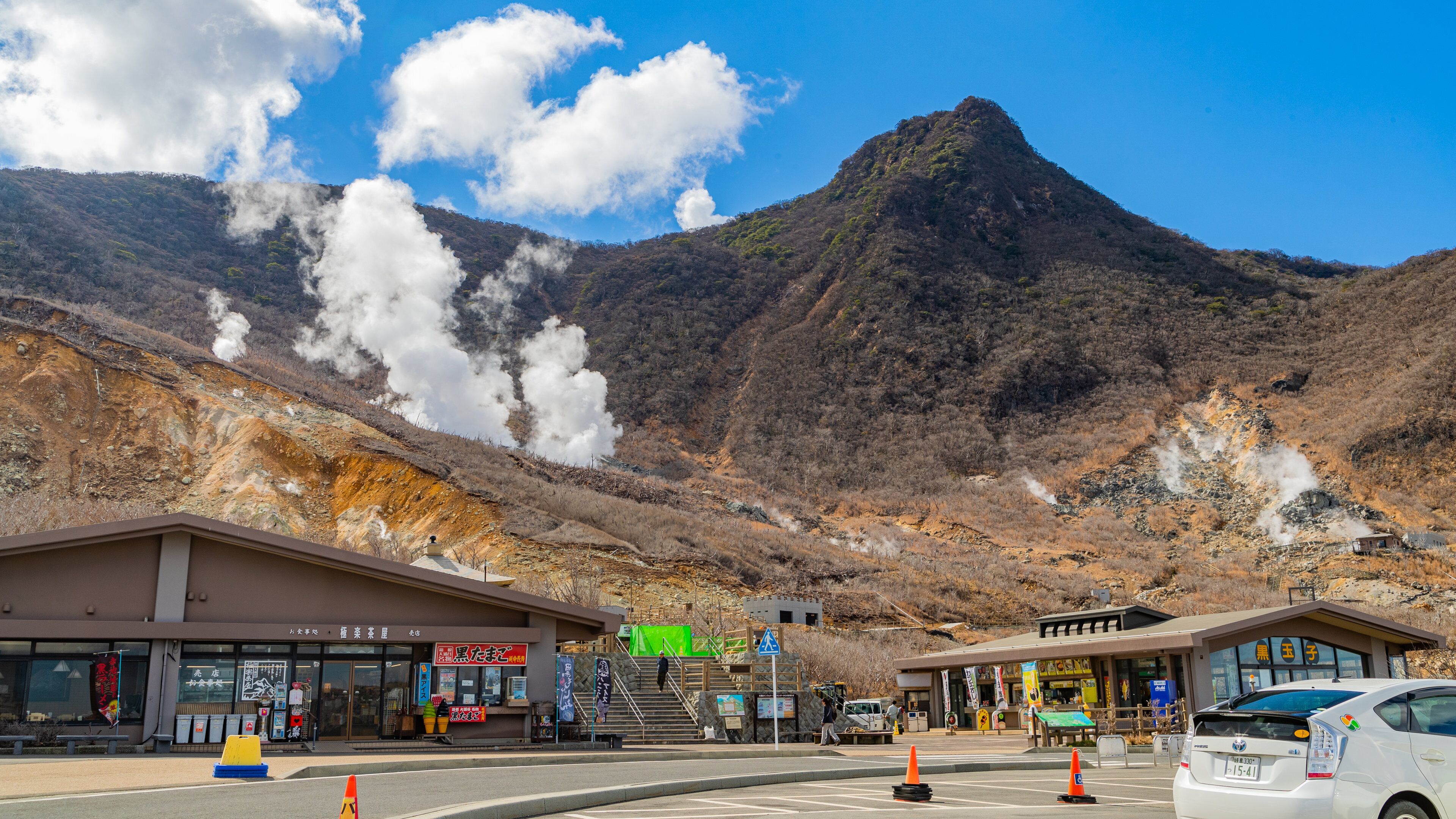 Åwakudani which includes mountains