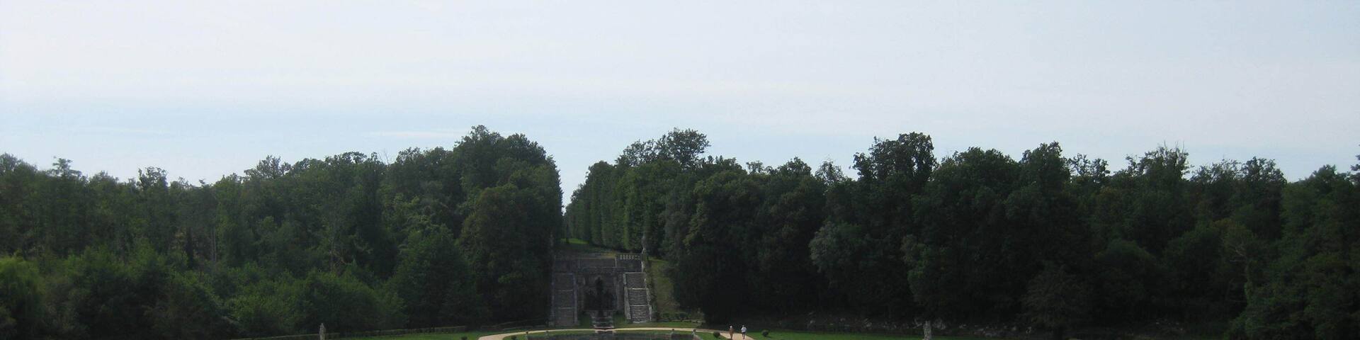 Vu du balcon extérieur et sur les jardins