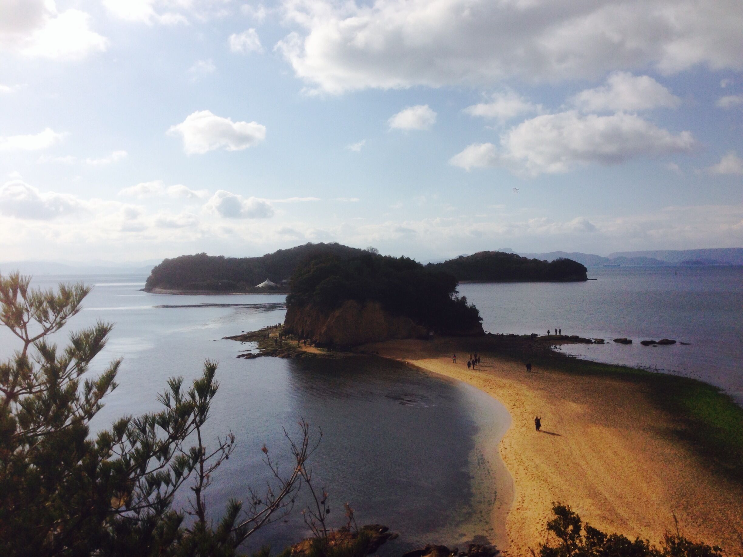 It is the road to reach islands. The name is Angel road. Because the road repeatedly is hidden by tide. People who can walk the road and visit the islands are so lucky. 

#blue
