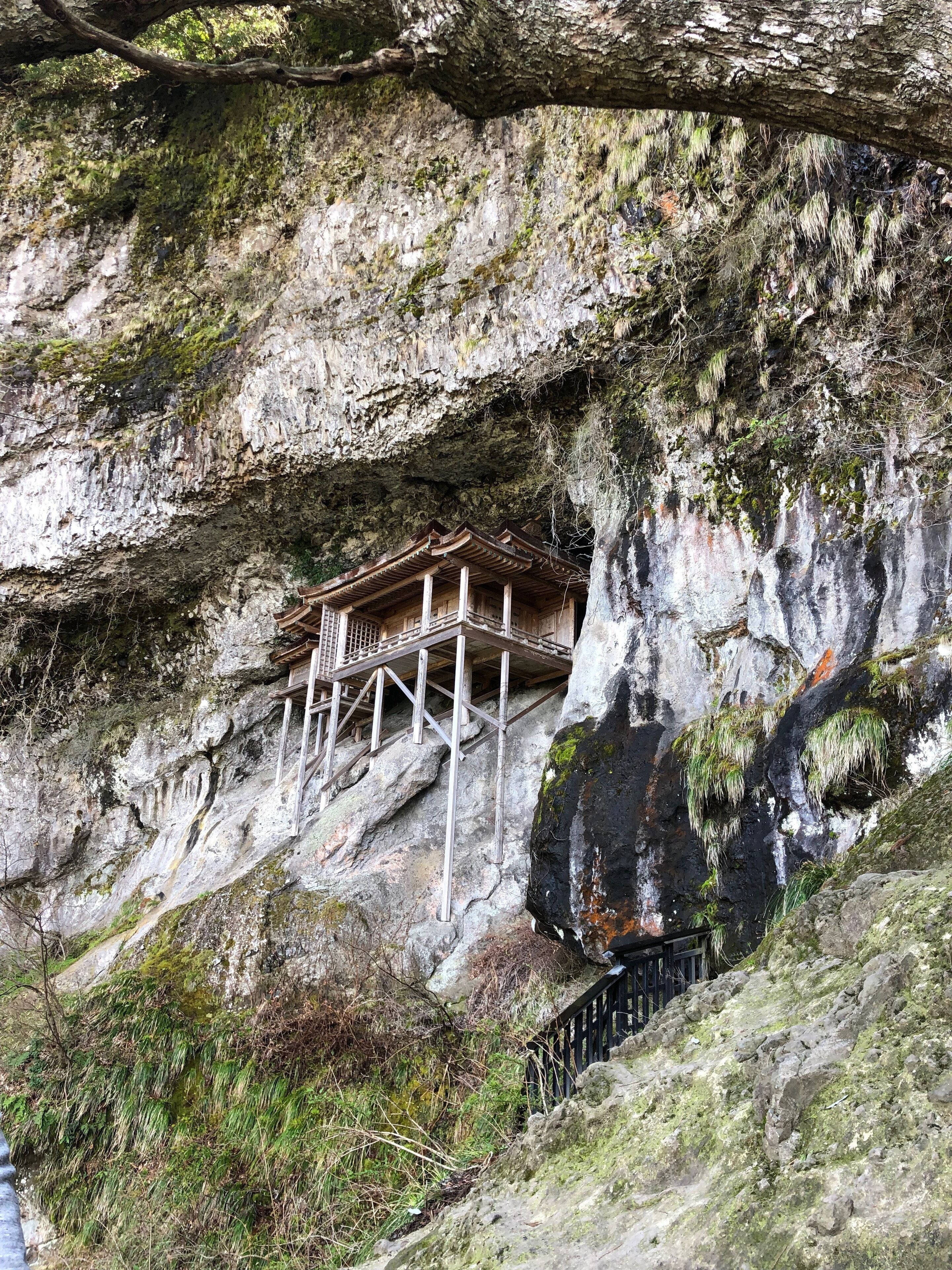 Takes about 1.5 hours return journey to reach this place. Some climbing needed 