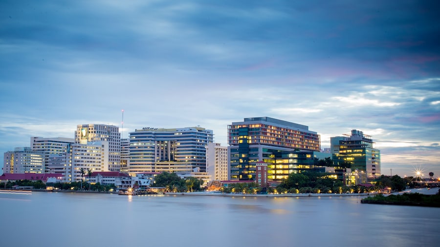 Siriraj Hospital A major government hospital in Bangkok, Thailand situated by the Chao Phraya River with twilight light.