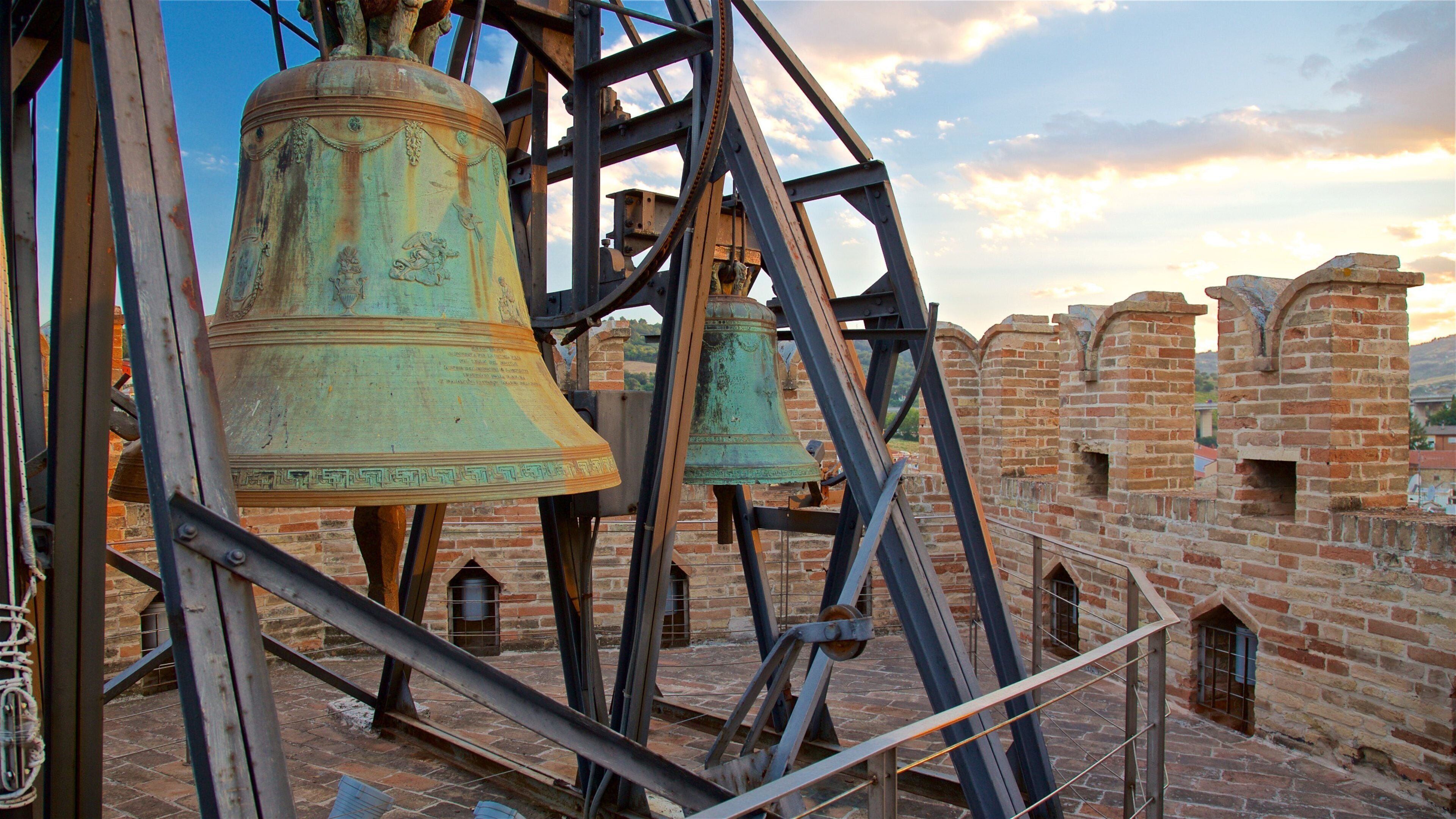 Tower of Gualtieri showing a sunset and heritage elements