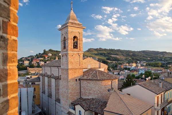 Tower of Gualtieri showing a church or cathedral, landscape views and heritage architecture