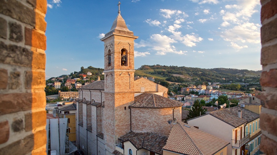 Tower of Gualtieri showing a church or cathedral, landscape views and heritage architecture