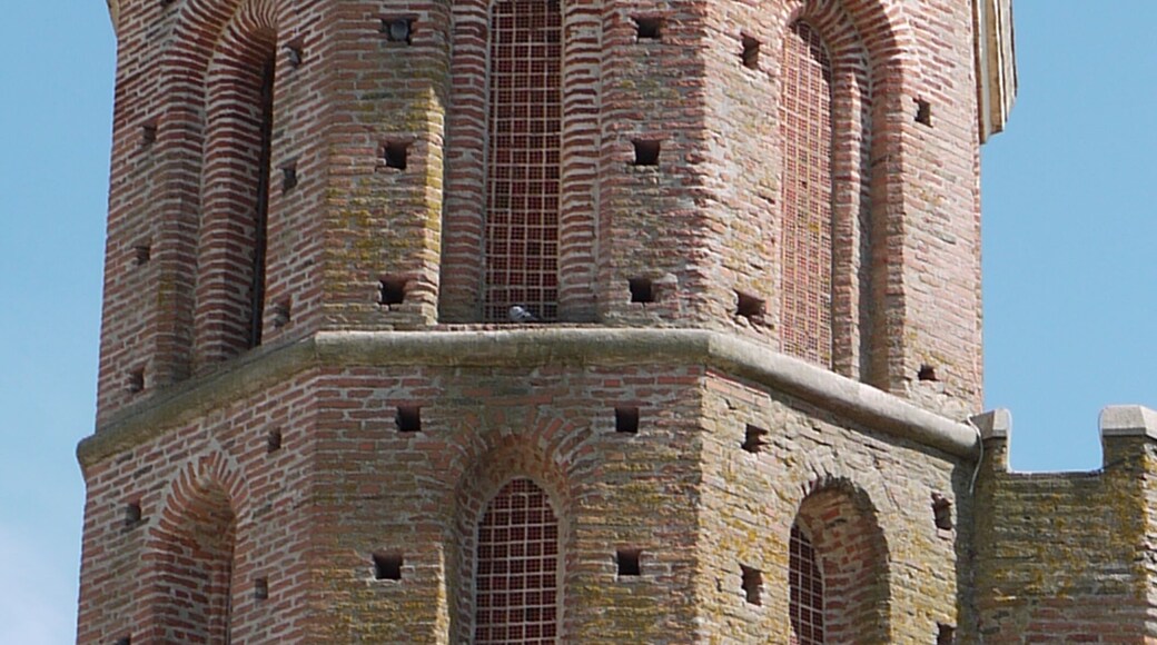 Détail du clocher de l'église d'Aubiet.