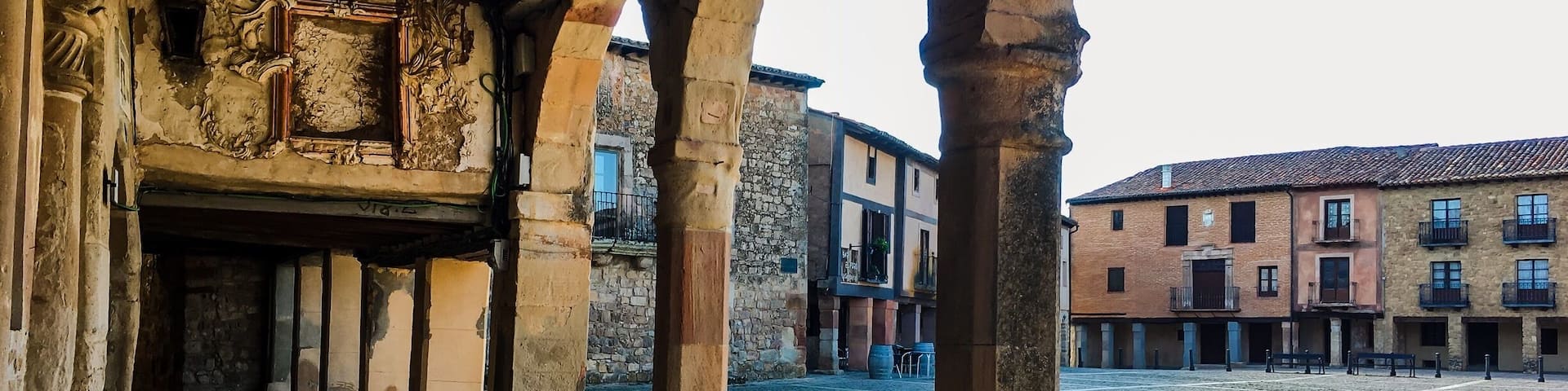#Medinaceli #Castilla #Soria #Spain #lifeatexpedia
An amazing place stopped in time.
Don’t miss the Roman Arch and ‘Plaza Mayor’