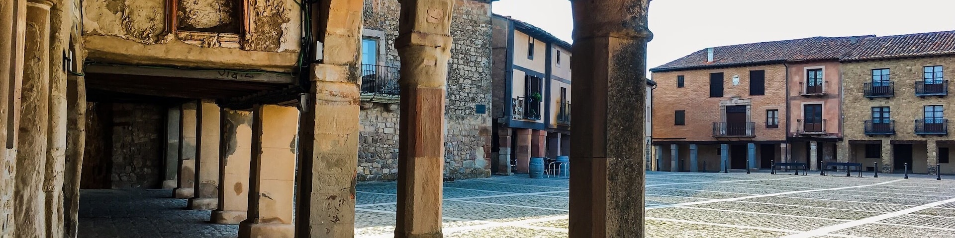 #Medinaceli #Castilla #Soria #Spain #lifeatexpedia
An amazing place stopped in time.
Don’t miss the Roman Arch and ‘Plaza Mayor’