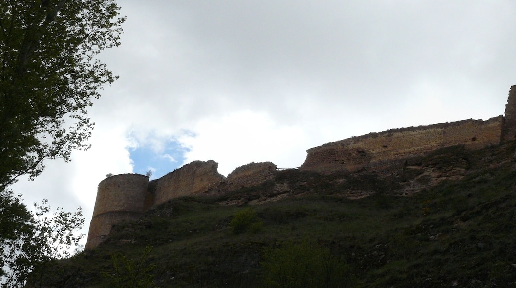 Vista del castillo de Berlanga de Duero desde el tajo el Escalote.
