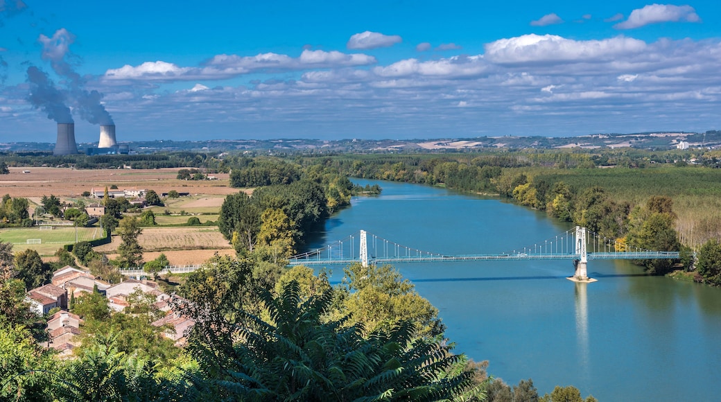 France, Tarn-et-Garonne, Auvillar, view on the Garonne river et on the nuclear power plant of Golfech (Most Beautiful Village in France) (Saint James way)